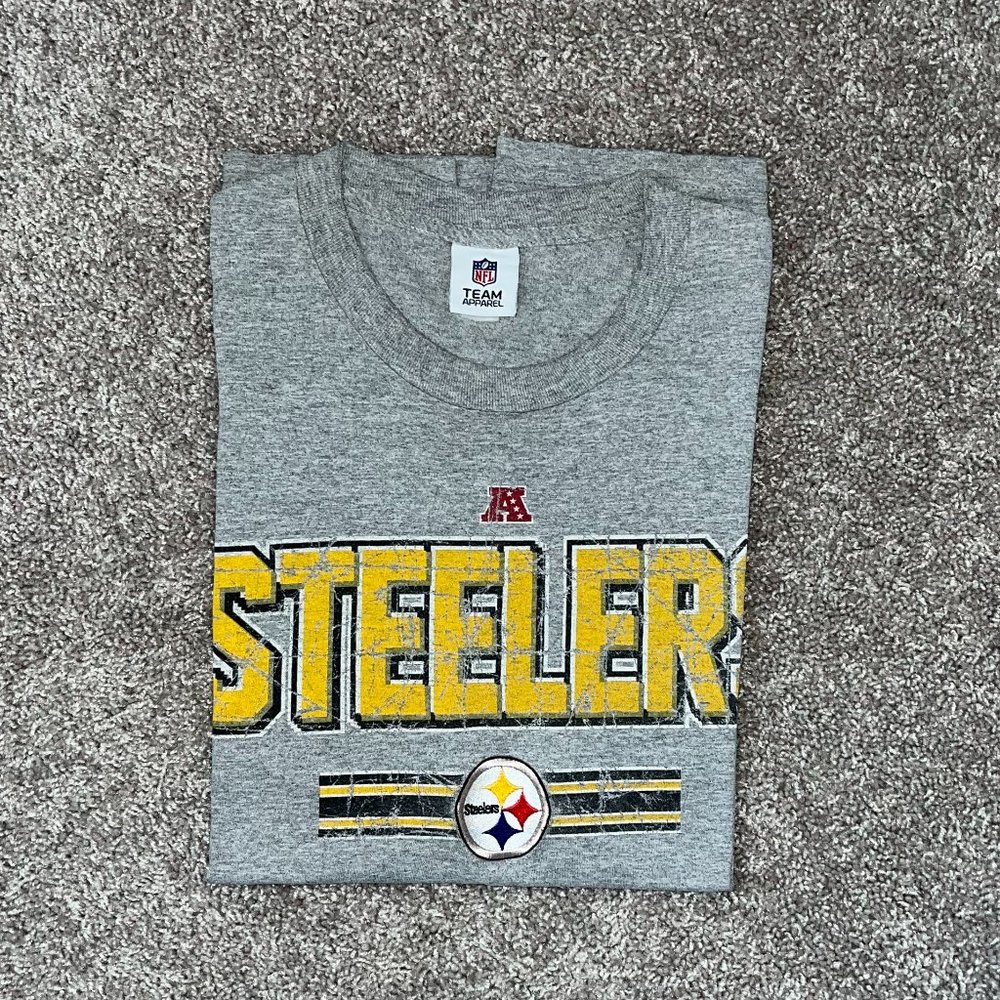 NFL steelers Team Apparel. Graphic T!